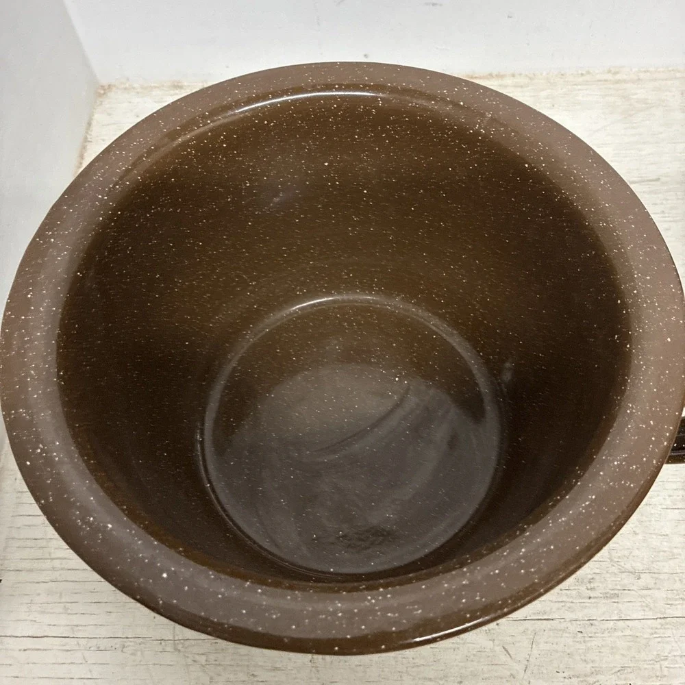 Vtg brown specked enamelware Mixing/batter bowl With Handle 9 X 5